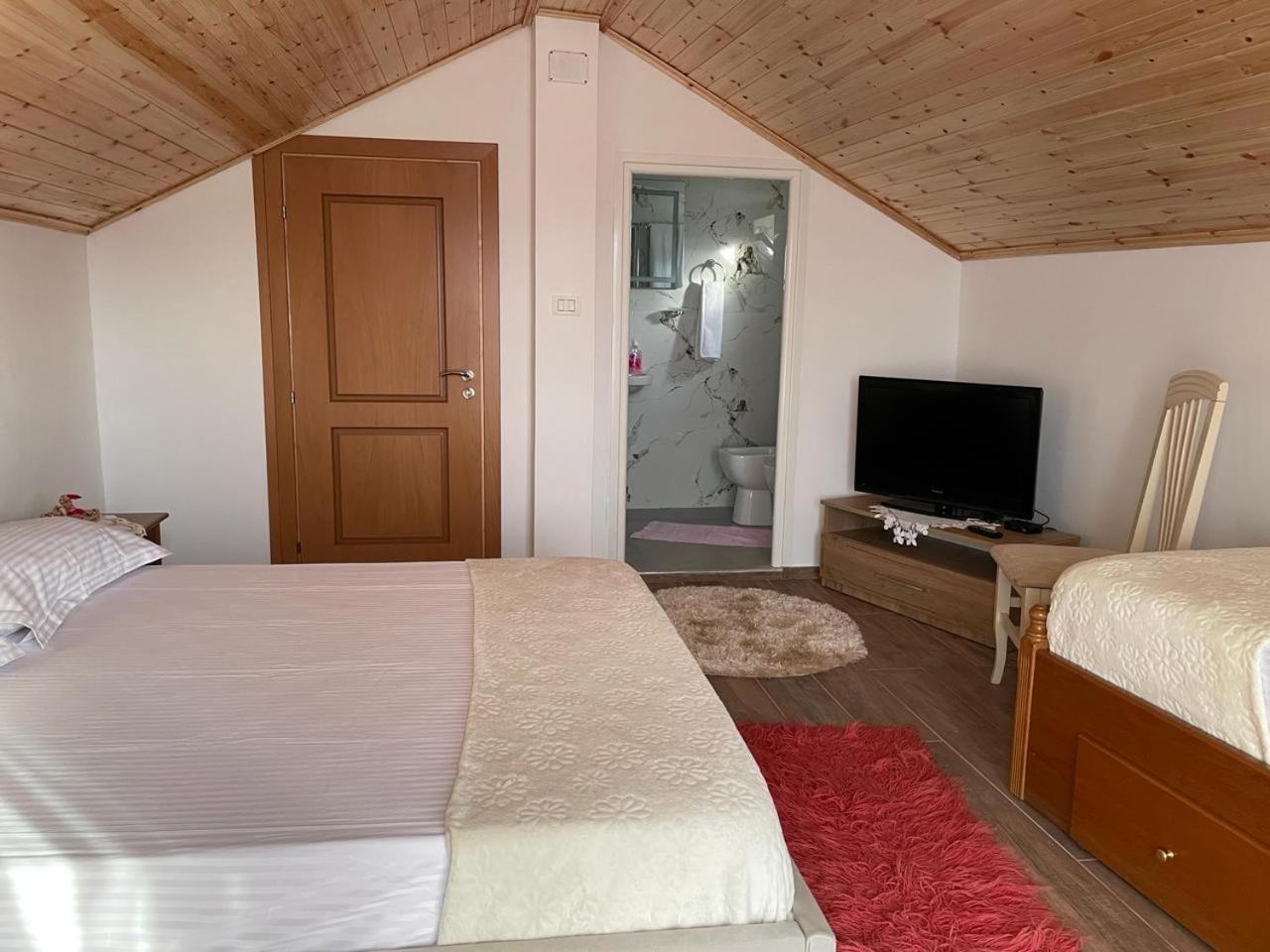 Guesthouse & Hospitality Berat Bagian luar foto