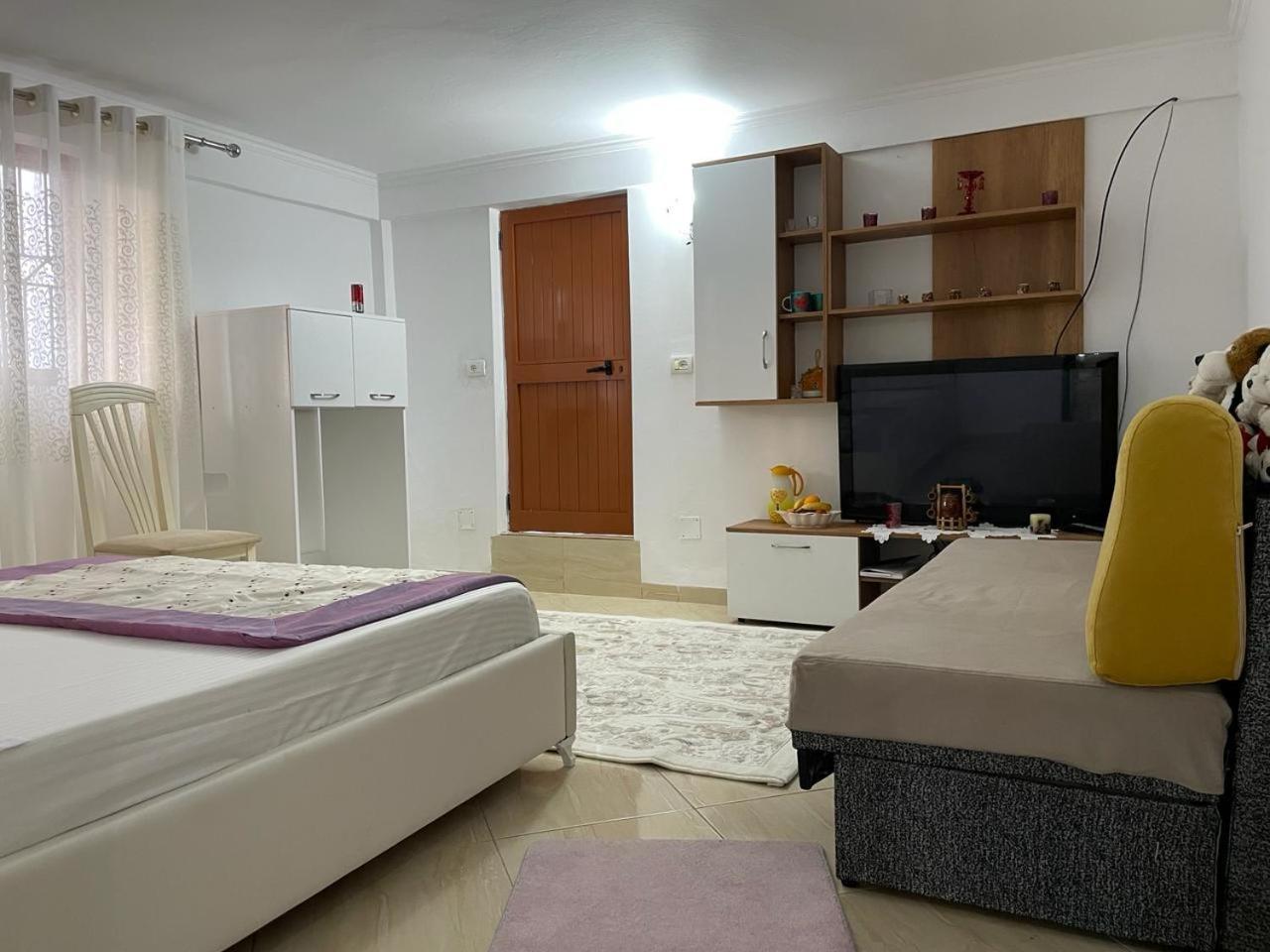 Guesthouse & Hospitality Berat Bagian luar foto