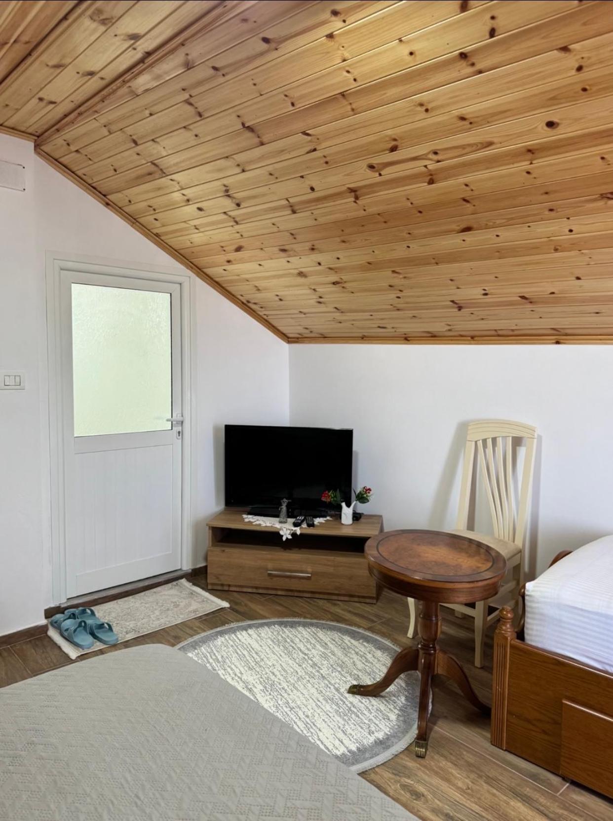 Guesthouse & Hospitality Berat Bagian luar foto