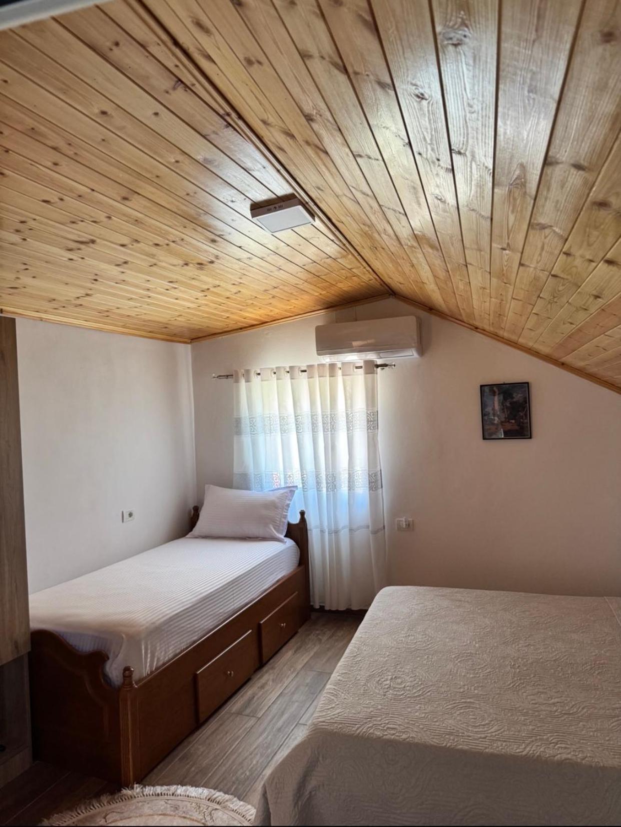 Guesthouse & Hospitality Berat Bagian luar foto