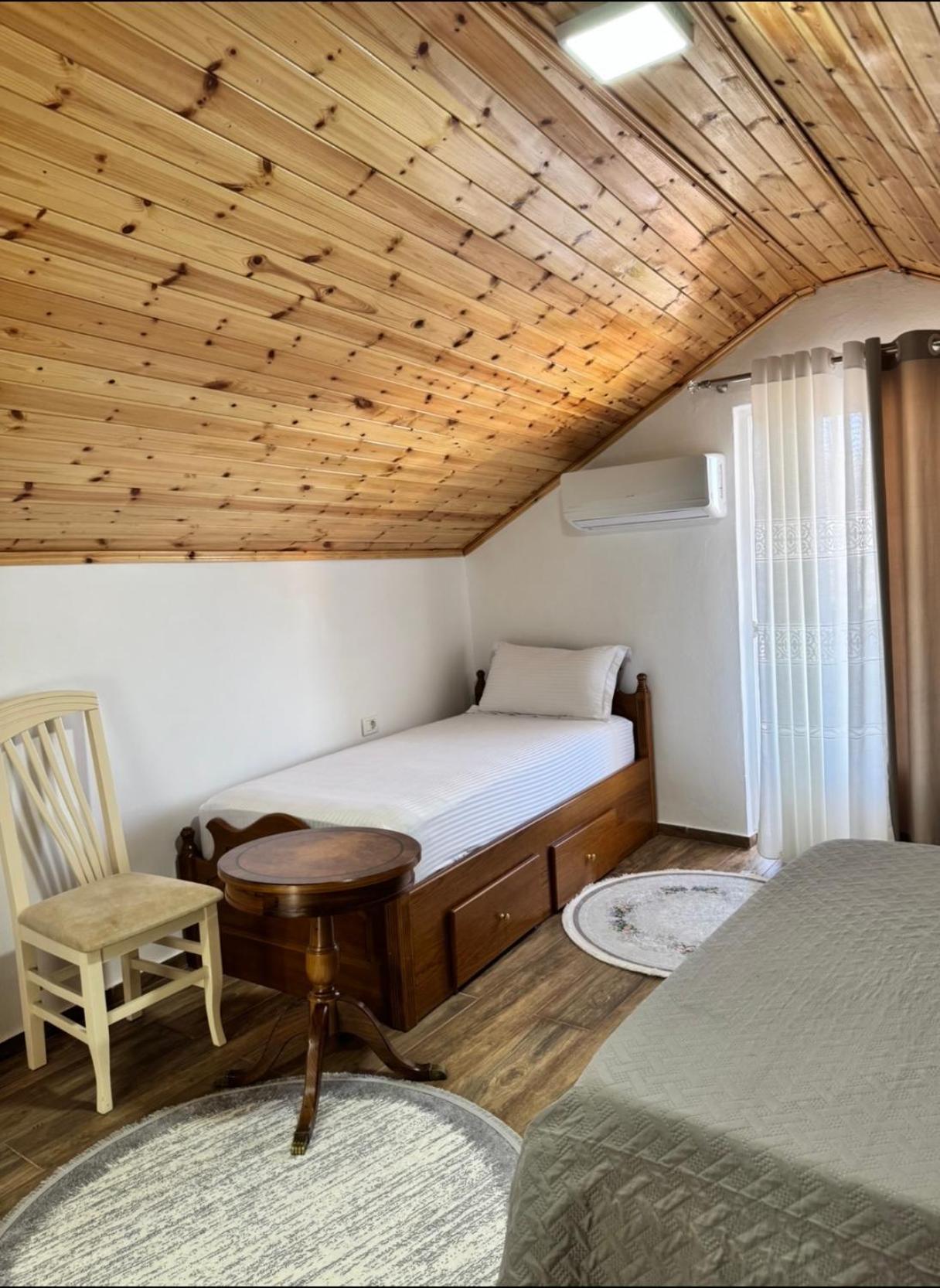 Guesthouse & Hospitality Berat Bagian luar foto