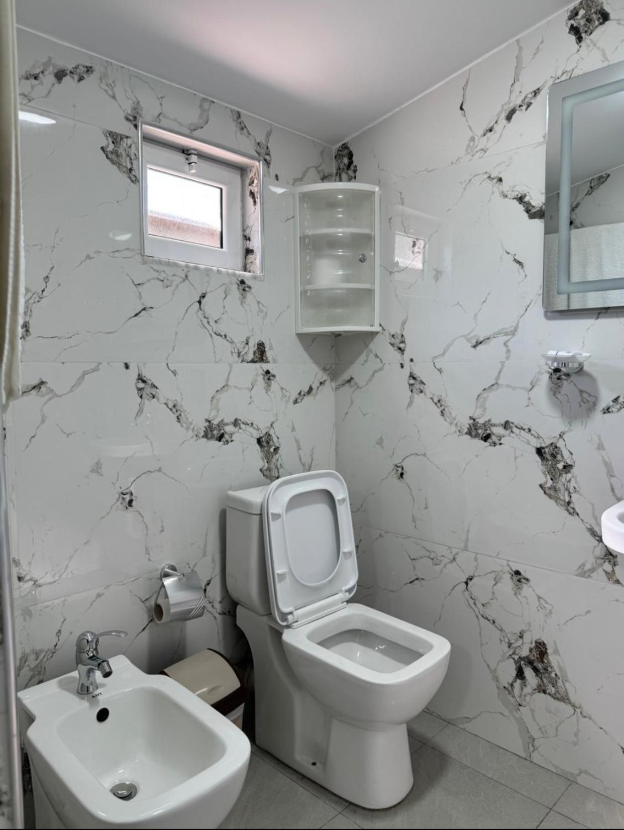 Guesthouse & Hospitality Berat Bagian luar foto